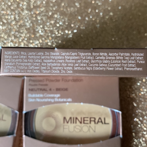 Pressed Powder Foundation with Buildable Coverage in Neutral 4- Beige - Picture 3 of 3